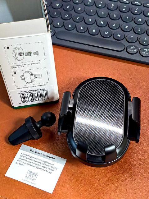 Universal auto air vent mobile phone holder with carbon fiber panel, car interior accessories OEM ODM manufacturer wholesale