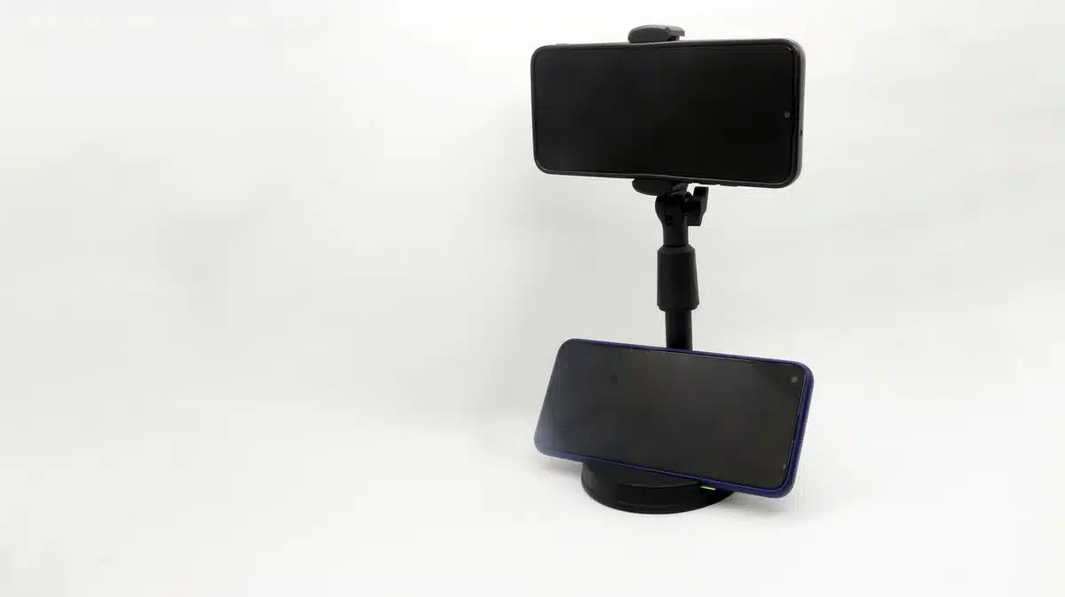 Low-profile car mount design highlighting recycled ABS materials and cable management